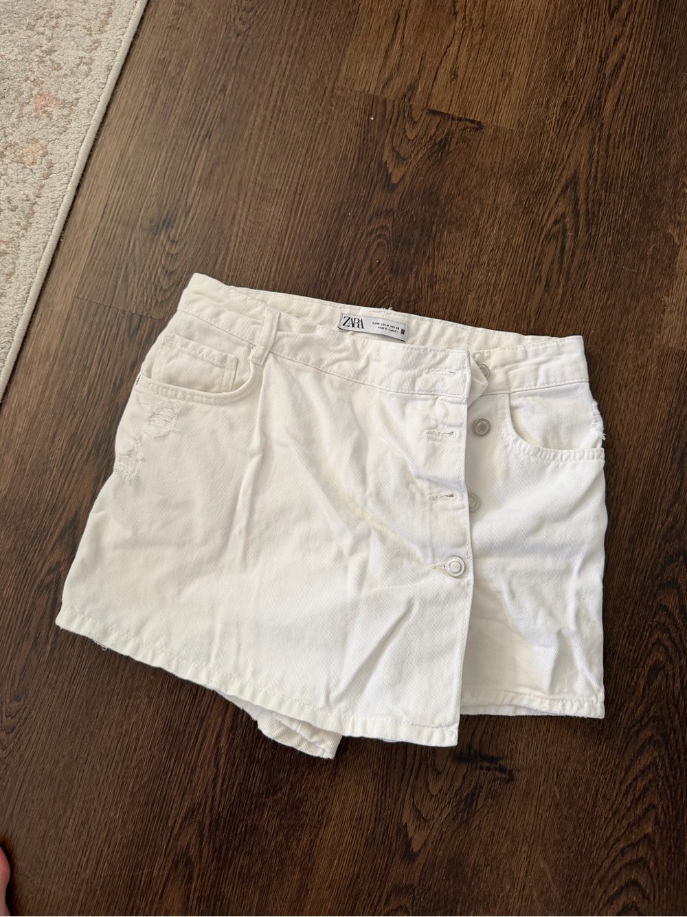 ZARA White Button-Front Denim Skort with Subtle Distress